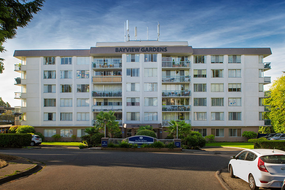 Bayview Gardens in White Rock, BC - Building Photo