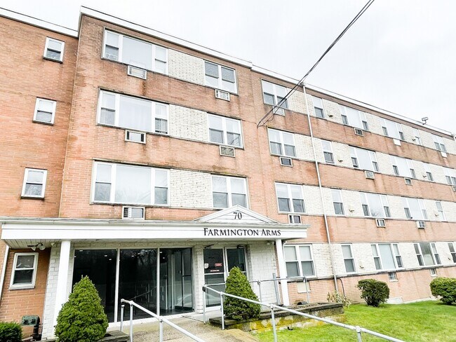 70 Farmington Ave in New London, CT - Building Photo - Building Photo