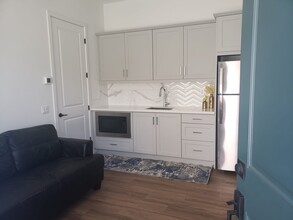 586 Gateway Ln, Unit 1 in San Marcos, CA - Building Photo - Building Photo