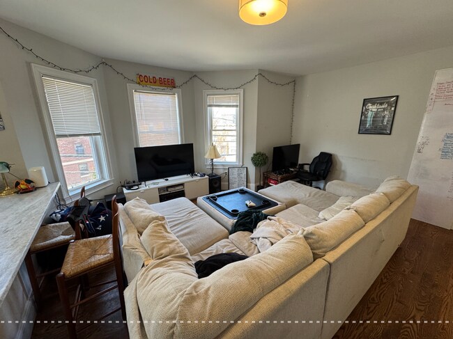 3 Hamilton Rd, Unit 2 in Somerville, MA - Building Photo - Building Photo