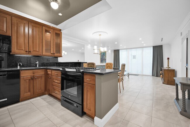2030 S Ocean Dr in Hallandale Beach, FL - Foto de edificio - Building Photo