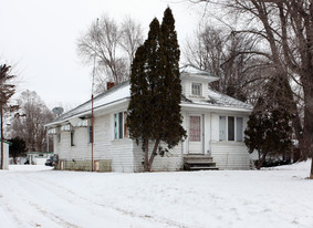 2445 E Grand River Ave Apartments