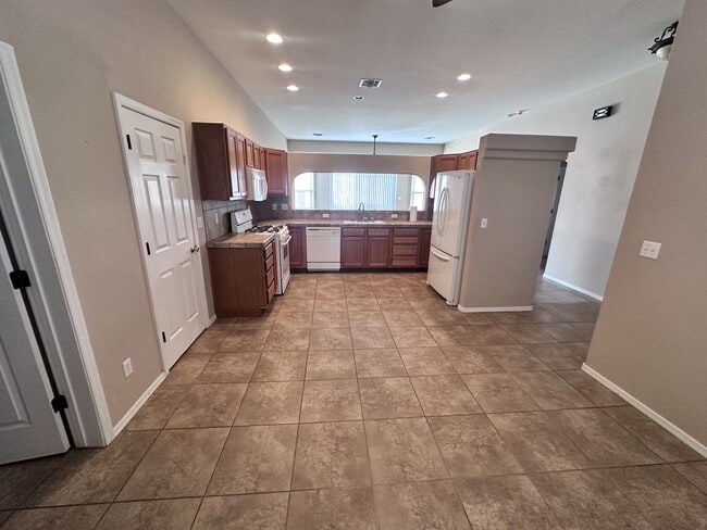 2792 La Paloma Dr in Bullhead City, AZ - Building Photo - Building Photo
