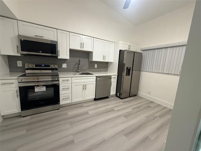 3037 NW 92nd Ave in Coral Springs, FL - Building Photo - Building Photo