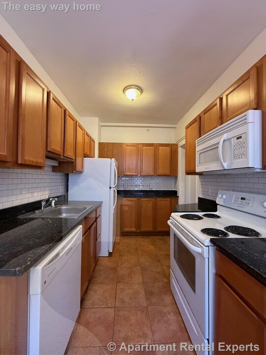 1558 Massachusetts Ave, Unit #3 in Cambridge, MA - Building Photo