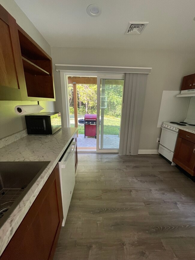 70 Canonchet Rd