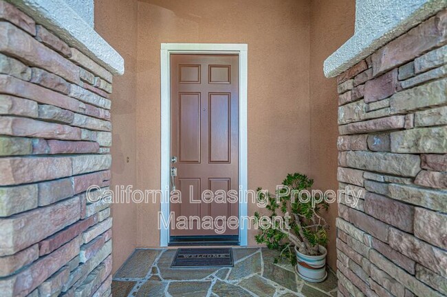 13016 Angeles Trail Way in Los Angeles, CA - Building Photo - Building Photo