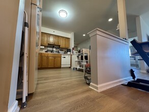 1332 Fernwood Ct in New Brunswick, NJ - Building Photo - Building Photo