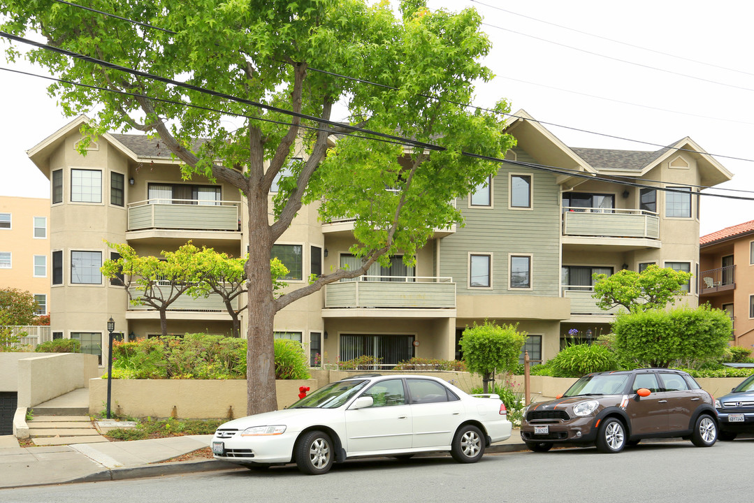 615 Ansel Rd in Burlingame, CA - Foto de edificio