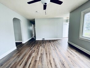 5200 Stephan Dr in Louisville, KY - Building Photo - Building Photo