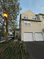 9401 Wrensong Ct in Palmyra, NJ - Building Photo