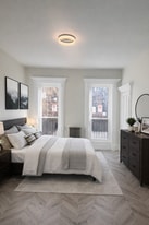 18A Vernon Ave, Unit Parlor in Brooklyn, NY - Building Photo
