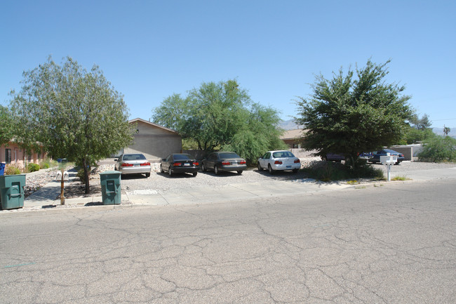 923 E Hedrick Dr in Tucson, AZ - Foto de edificio - Building Photo