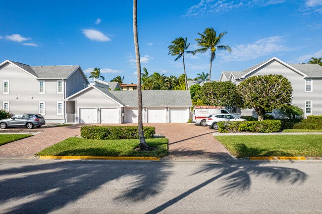 Beachwalk in Naples, FL - Foto de edificio - Building Photo