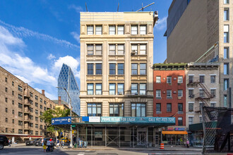 64 W 15th St in New York, NY - Building Photo - Building Photo