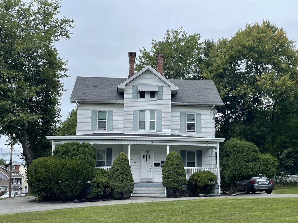 238 Claremont Ave in Verona, NJ - Building Photo