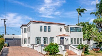 3008 James St in San Diego, CA - Building Photo