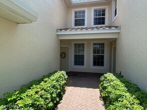 1345 Henley St in Naples, FL - Building Photo - Building Photo