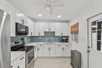 11040 2nd St E in Treasure Island, FL - Building Photo - Building Photo