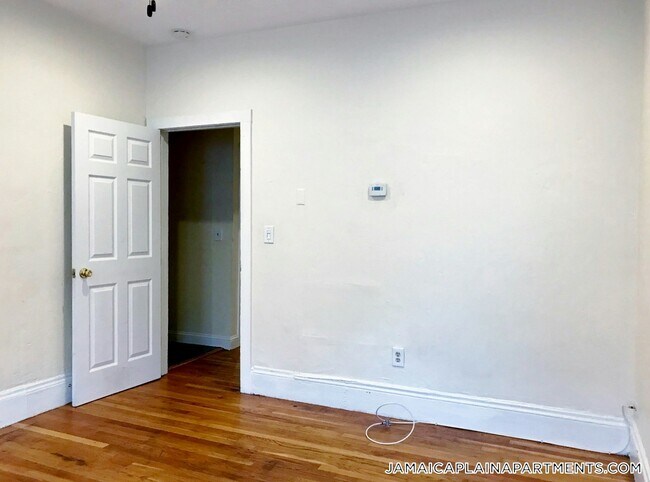 108 Hyde Park Ave in Boston, MA - Building Photo - Building Photo