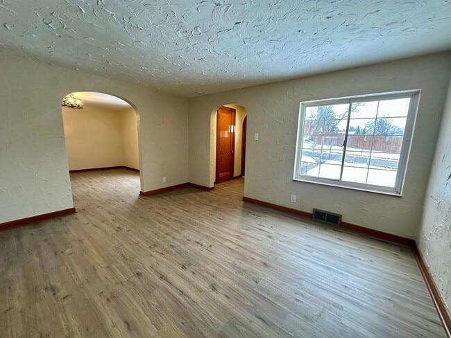 533 Freeport Rd in New Kensington, PA - Building Photo - Building Photo