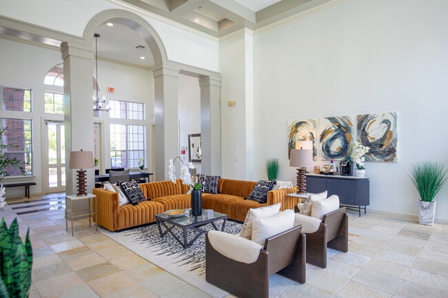 Whitney at the Heights in Houston, TX - Foto de edificio - Building Photo