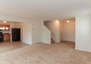 8105 Whistlewood Dr in Indianapolis, IN - Building Photo - Building Photo