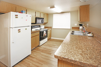 Redwood Cove Apartments in Chico, CA - Building Photo - Interior Photo