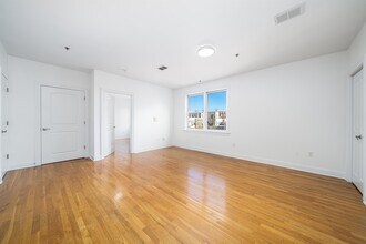 528 47th St in Union City, NJ - Building Photo - Building Photo