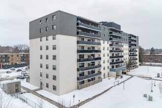 836 Talwood Dr in Peterborough, ON - Building Photo - Building Photo