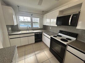 1825 S Ocean Dr, Unit 401 in Hallandale Beach, FL - Building Photo