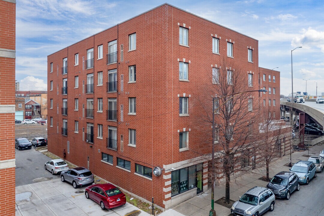 2734 Wentworth Ave in Chicago, IL - Building Photo