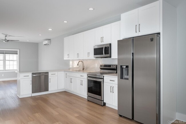 1 Wallace Ct in Valley Stream, NY - Building Photo - Building Photo