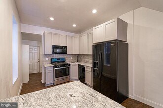 2238 Oakford St in Philadelphia, PA - Building Photo - Building Photo