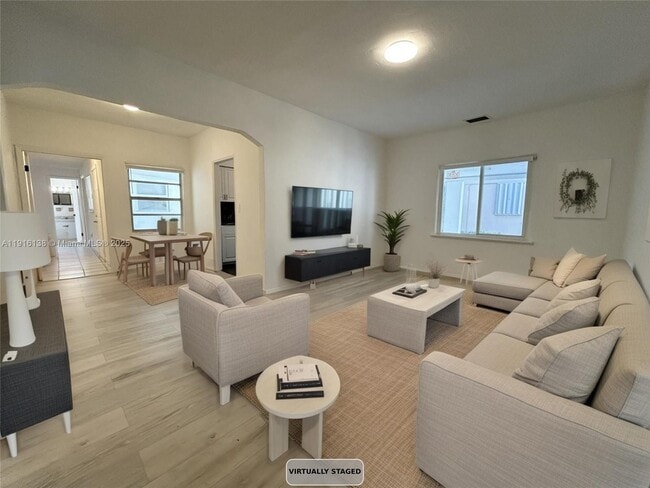 48 NW 39th St in Miami, FL - Foto de edificio - Building Photo