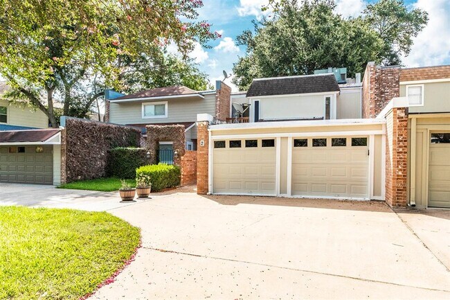 2 Dorado Dr in Friendswood, TX - Building Photo - Building Photo