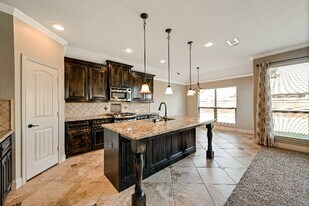 110 Stallion St in Waxahachie, TX - Building Photo