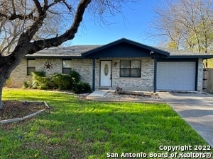 326 Elm Dr in McQueeney, TX - Building Photo