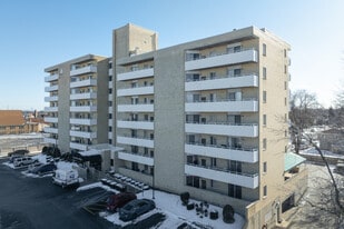 Grand Towers Plaza in Franklin Park, IL - Building Photo