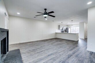 1824 River Xing in Austin, TX - Building Photo - Building Photo