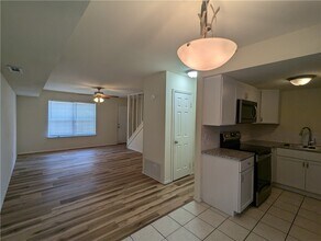 2437 N Brophy Ave in Fayetteville, AR - Building Photo - Building Photo