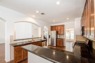 5111 Lakeside Ave in Baytown, TX - Building Photo - Building Photo
