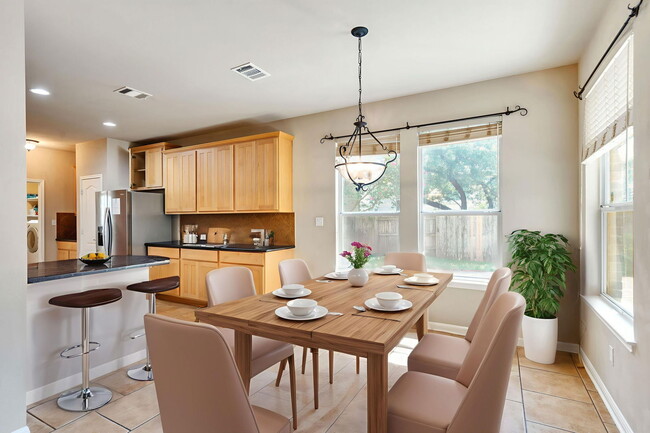 150 Abbey Dr in Austin, TX - Building Photo - Building Photo