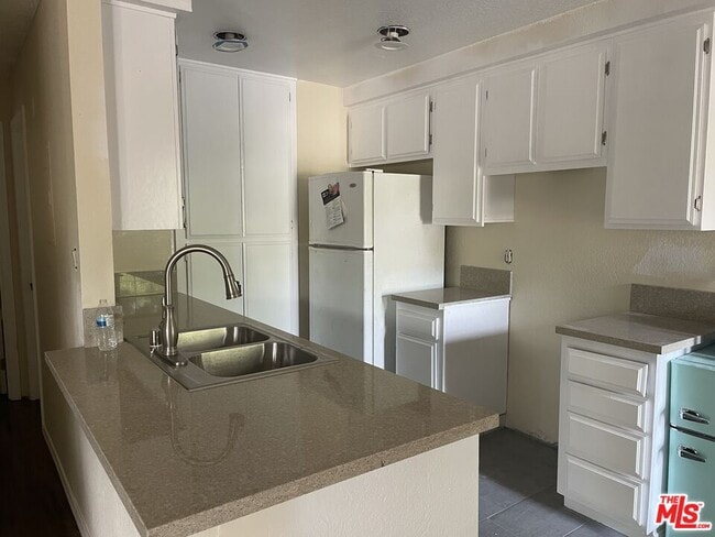 8725 Beckenham Ln-Unit -I in Inglewood, CA - Building Photo - Building Photo