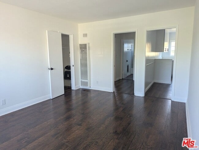 4777 San Vicente Blvd in Los Angeles, CA - Building Photo - Building Photo