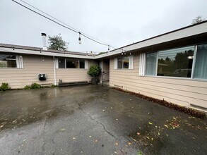 5915 Walnut Dr in Eureka, CA - Building Photo - Building Photo