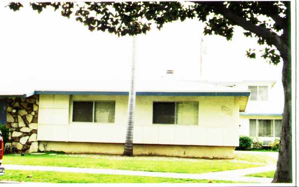 2036 E Wilshire Ave in Fullerton, CA - Building Photo