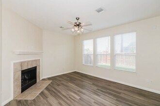 24514 Kestrel View in Katy, TX - Foto de edificio - Building Photo