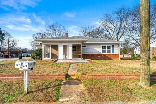 227-229 M L King Blvd in Cedartown, GA - Building Photo - Building Photo