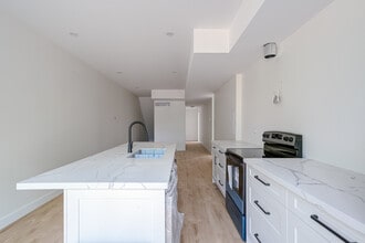 153 Mary St in Barrie, ON - Building Photo - Building Photo